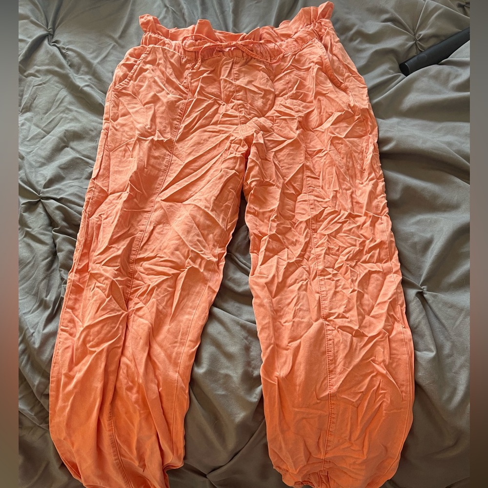 Coral color dress pants, never worn in good condition